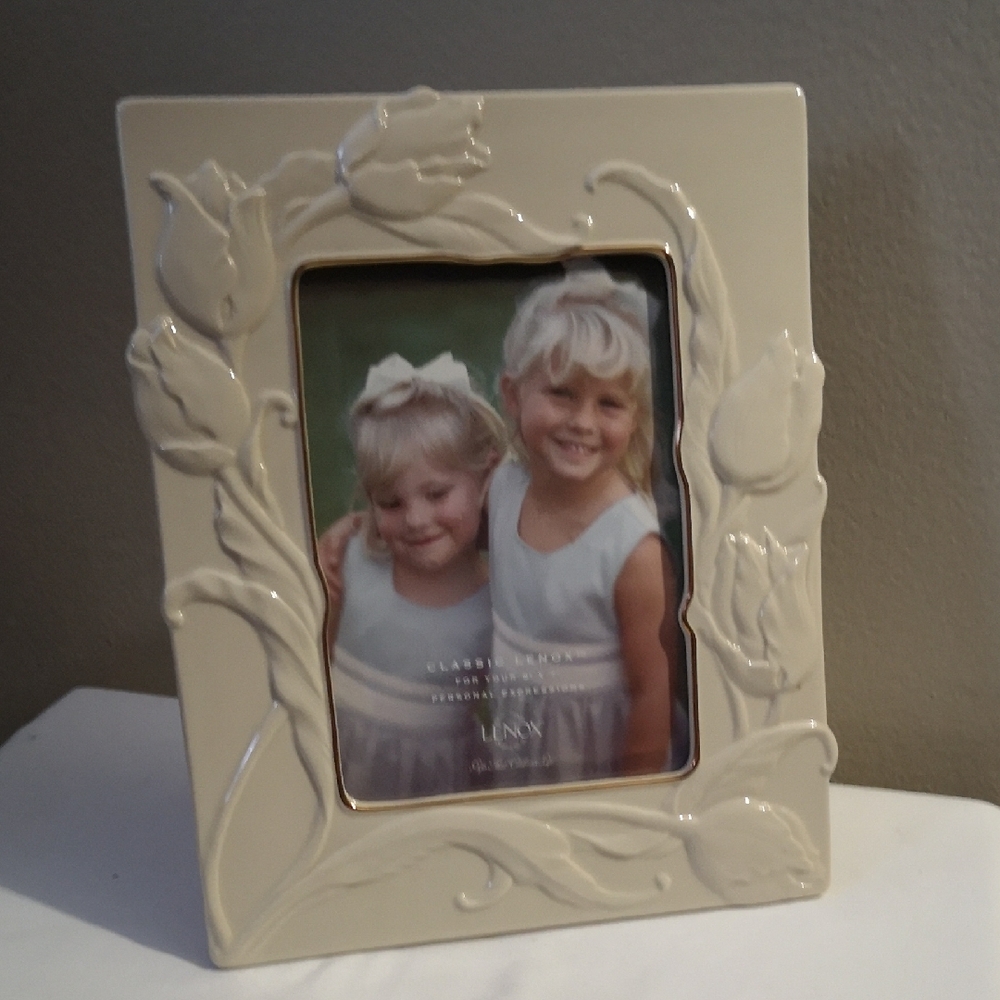 Beautiful Lenox Ceramic Ivory & Gold Tulip Design 5x7" Photo Frame Never-used
